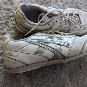 Cheer shoes